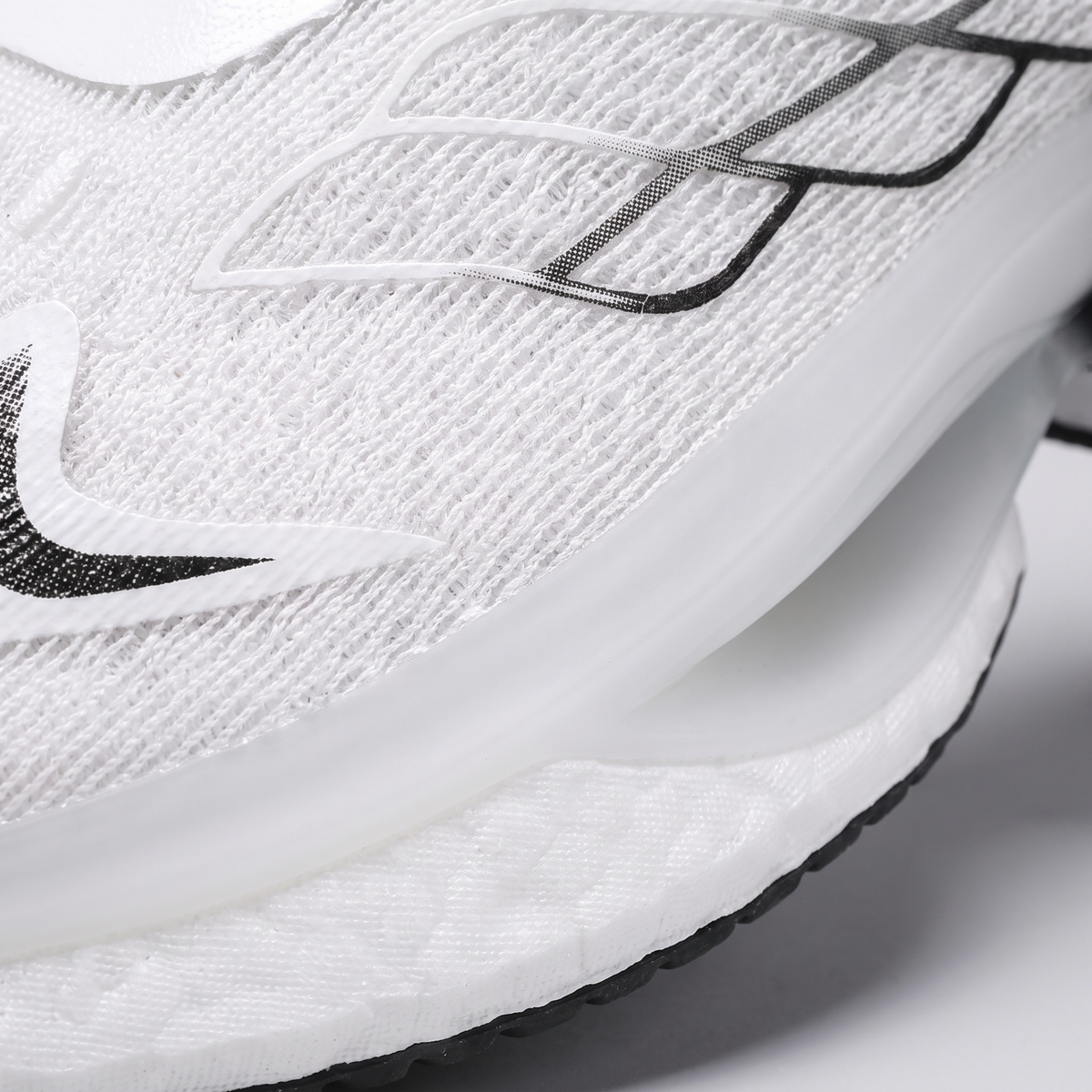Wide-Toe Walking Trainers