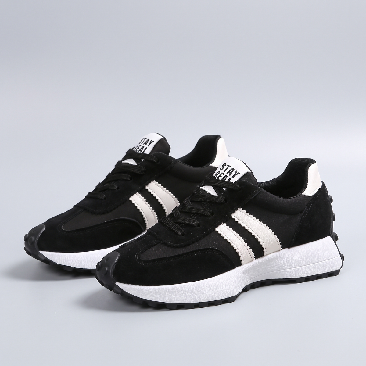 Ava Lightweight Comfort Sneakers - Black