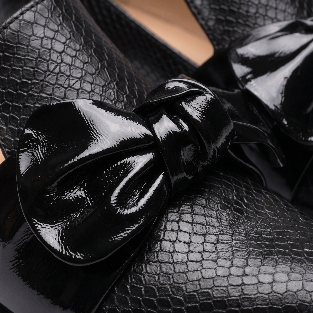 Bow Front Textured Loafers