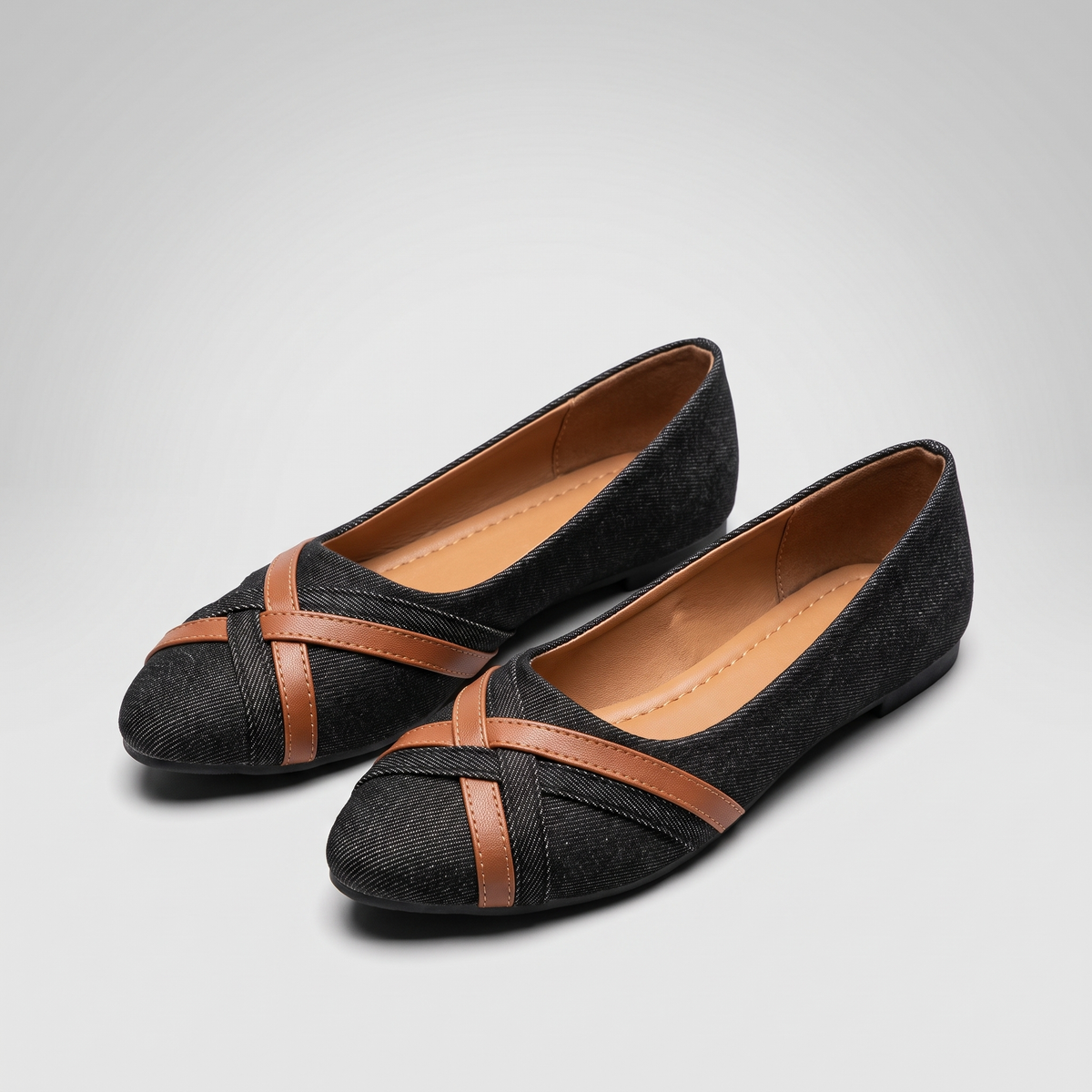 Roos Comfort Slip-Ons - Black